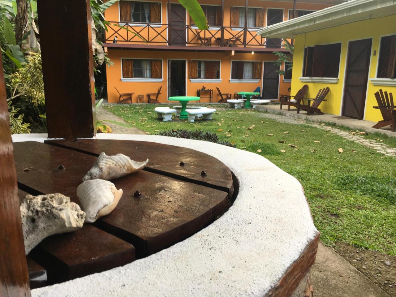הוסטל Puerto Viejo de Talamanca Las Casitas De Playa Negra מראה חיצוני תמונה