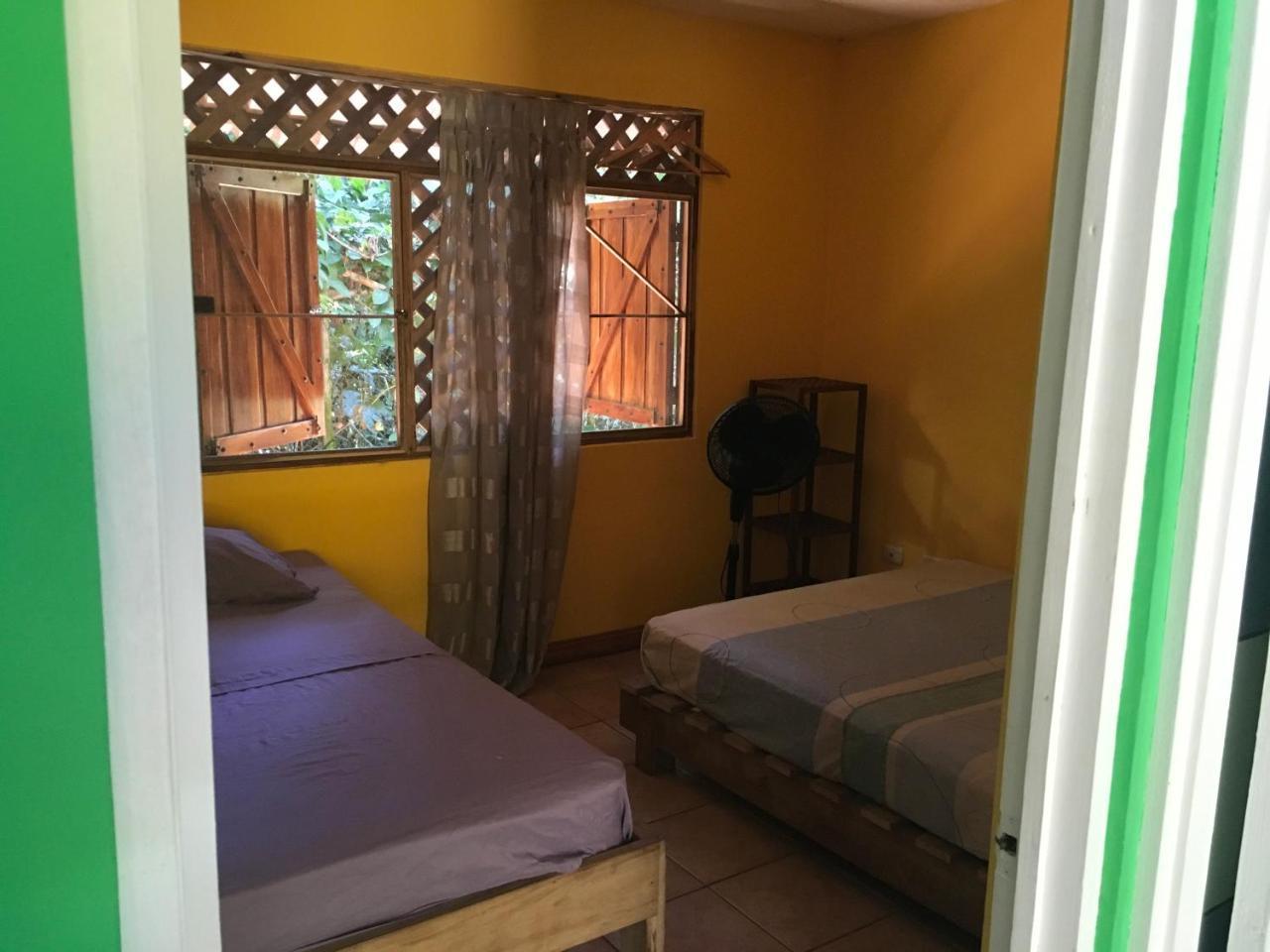 הוסטל Puerto Viejo de Talamanca Las Casitas De Playa Negra מראה חיצוני תמונה